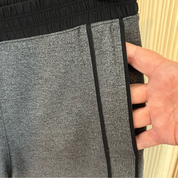 Lululemon Light Strides Cropped Pants. Size 6. - Picture 7 of 12